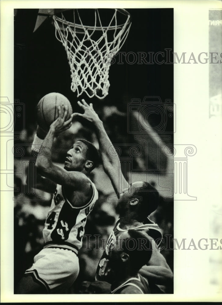 1986 Press Photo Johnny Dawkins, San Antonio Spurs Basketball Player at Game-Historic Images