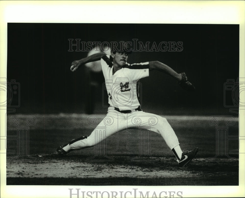 1988 Press Photo Jefferson High School baseball pitcher Edward Nunez - sas07761- Historic Images
