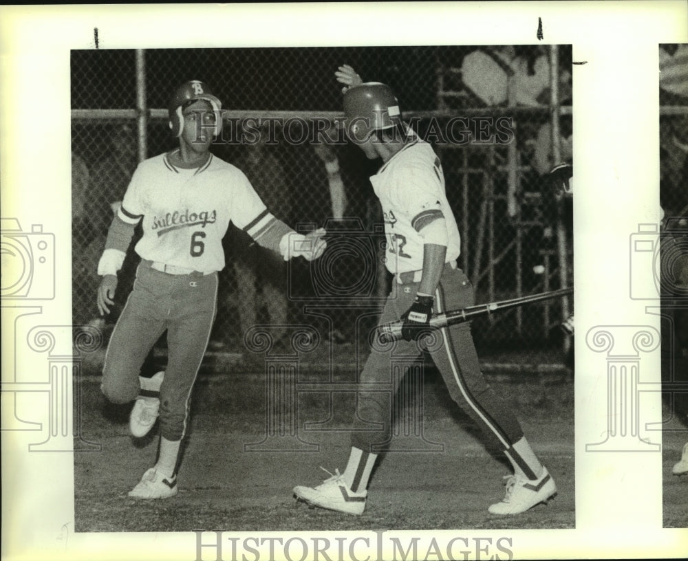 1988 Press Photo Burbank High baseball players Jade Villarreal, Louis Veasquez- Historic Images