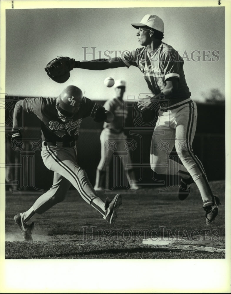 1988 Press Photo Seguin and Judson High School Baseball Players at Game - Historic Images
