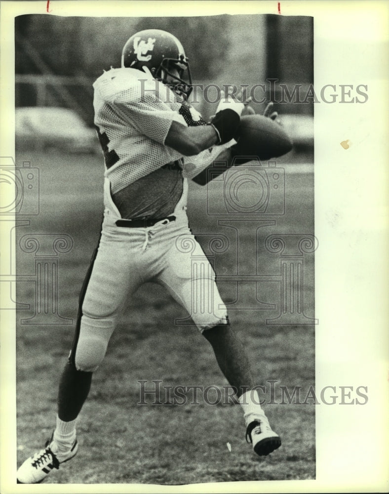 1983 Press Photo Sam Pantoja, Churchill High School Football Player at Game - Historic Images
