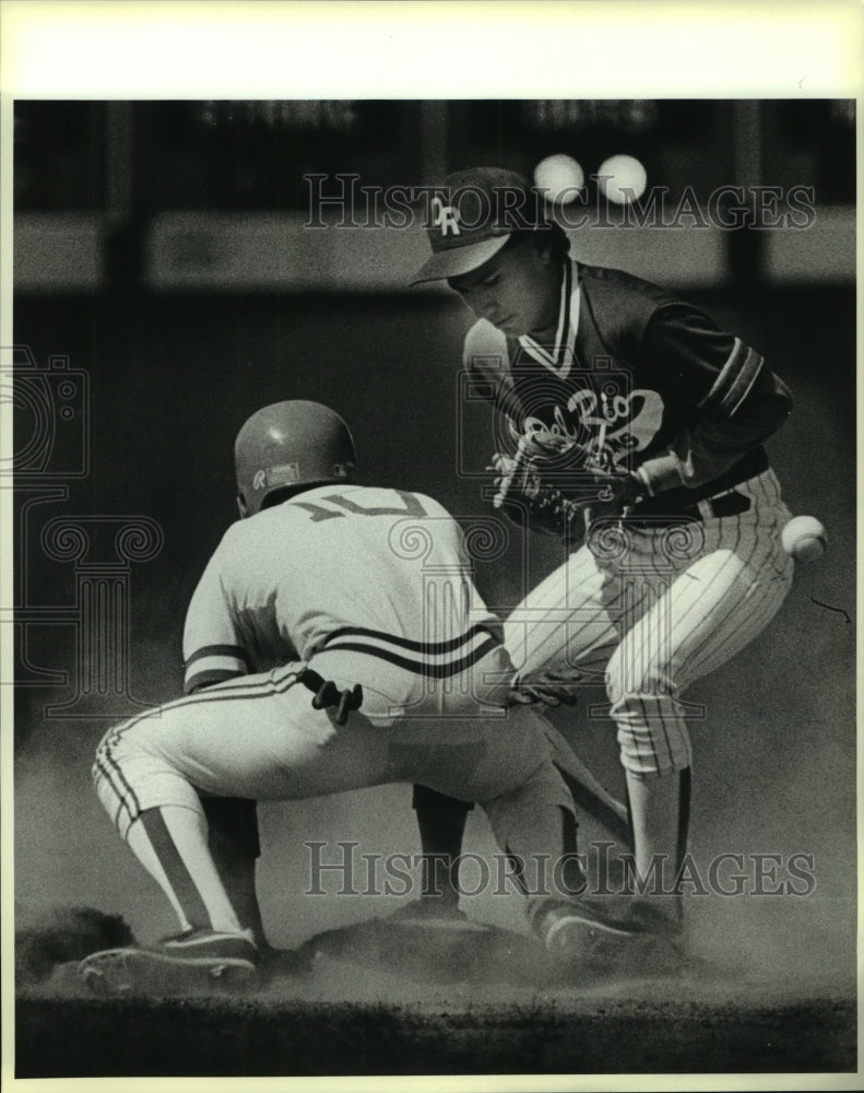 1987 Press Photo Jay and Del Rio High School Baseball Players at Game - Historic Images