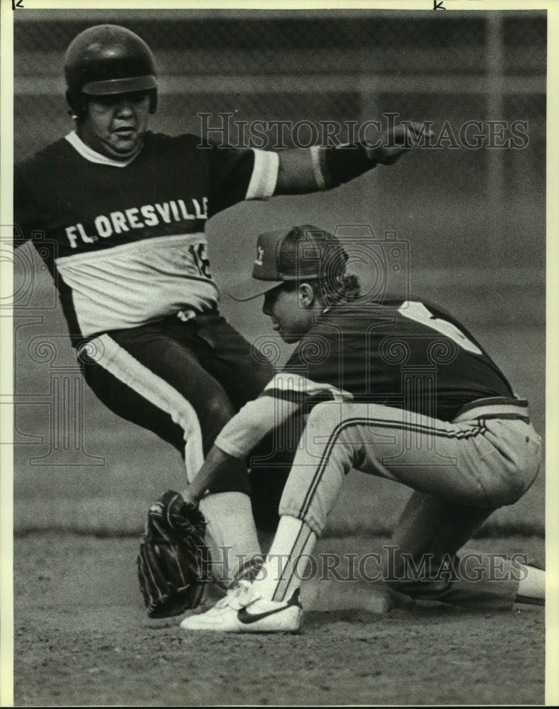 1986 Press Photo Cole and Floresville play high school baseball - sas07913 - Historic Images