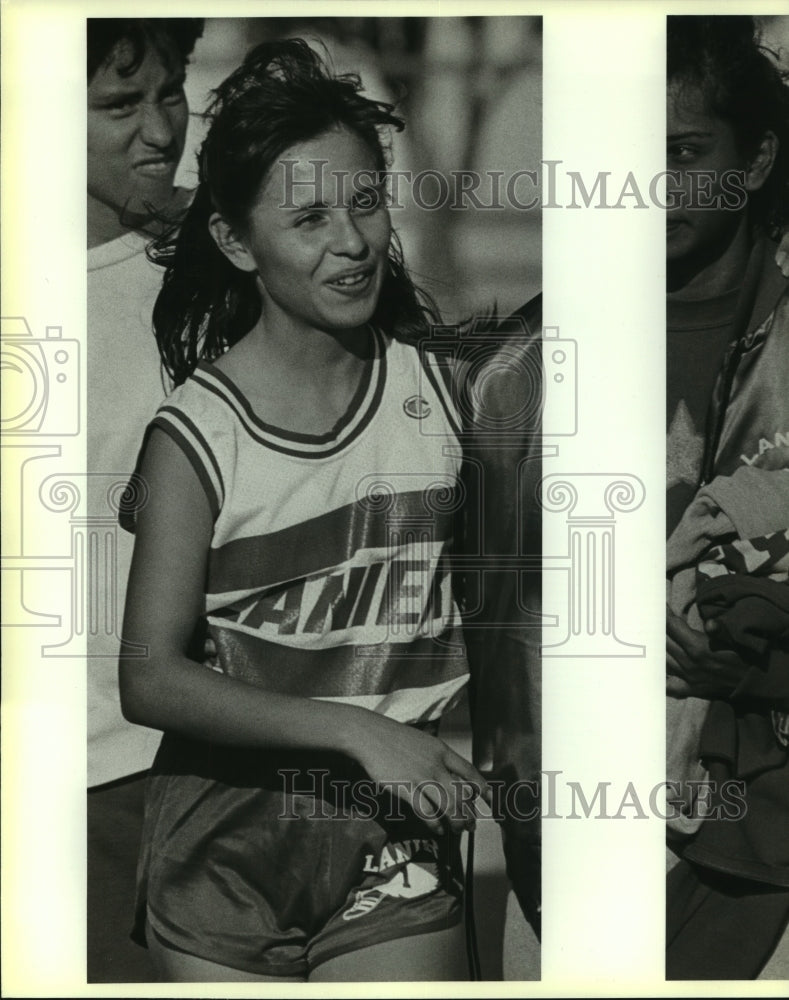 1989 Press Photo Lanier High track athlete Rachel Juarez at a Judson meet - Historic Images