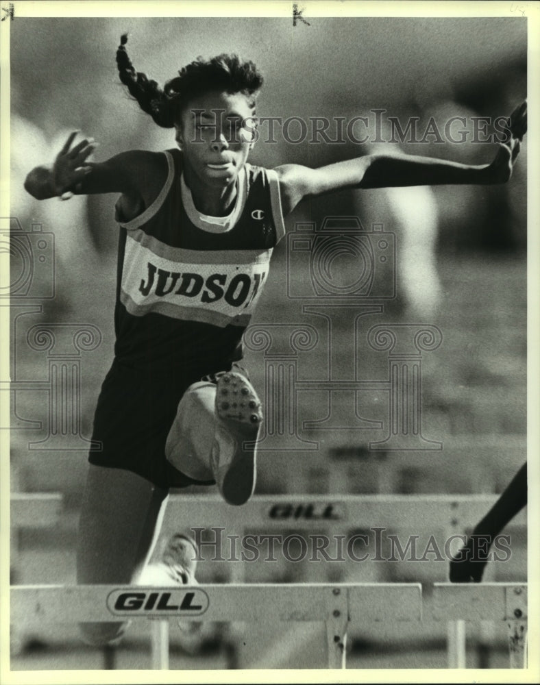 1988 Press Photo Michelle Sapenter, Judson High School Track Hurdle Jumper - Historic Images