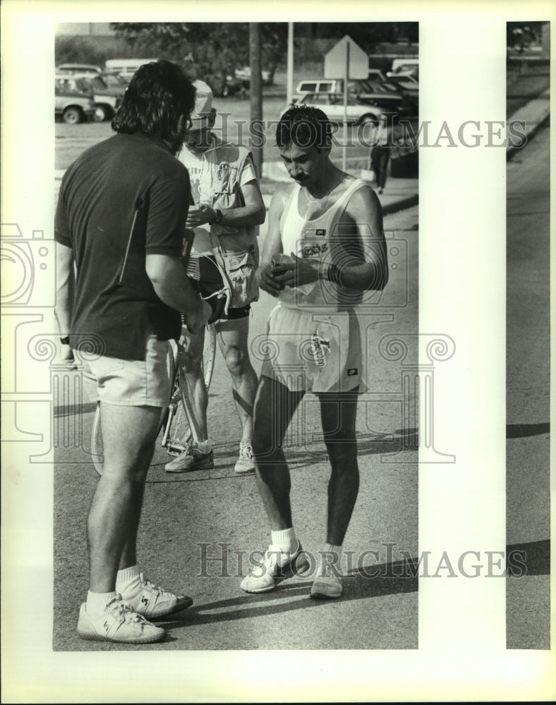 1987 Press Photo Runner Rand Flores - sas07966 - Historic Images