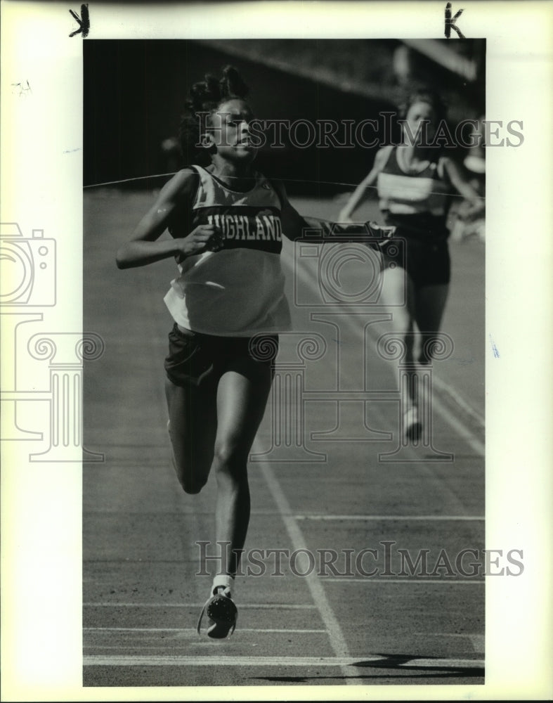 1988 Press Photo Michelle Johnson, Highlands High School Track Runner- Historic Images
