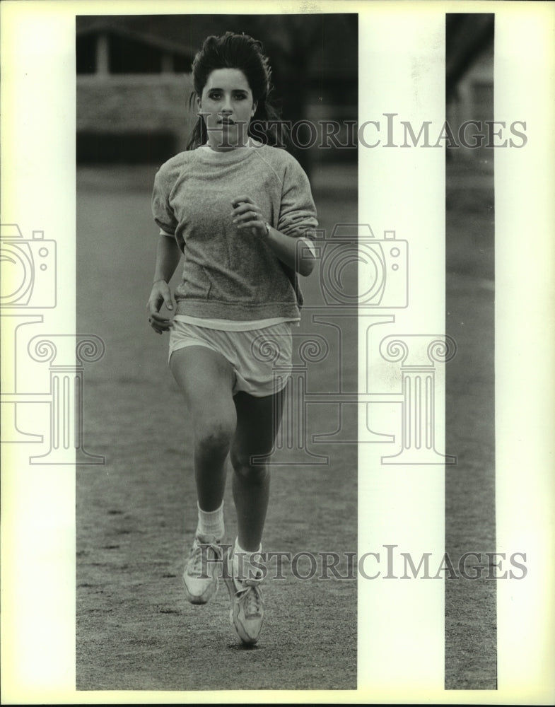 1988 Press Photo Deena Peschel, Roosevelt High School Long Distance Track Runner - Historic Images