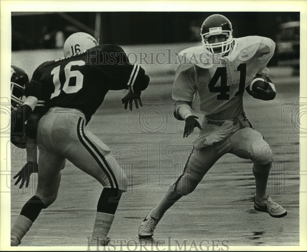1984 Press Photo College Football Players at Game - sas08013- Historic Images