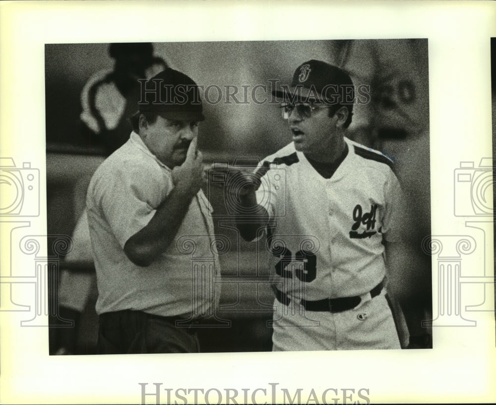 1986 Press Photo Vincent Aguero, Jeff Baseball Coach and Manager with Umpire - Historic Images