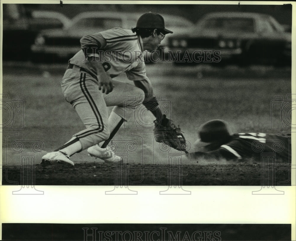 1986 Press Photo Burbank and Wheatley High School Baseball Players at Game - Historic Images