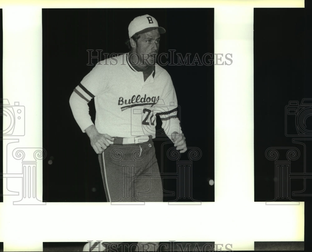 1988 Press Photo Frank Chumbley, Burbank Bulldogs Baseball Coach - sas08045 - Historic Images