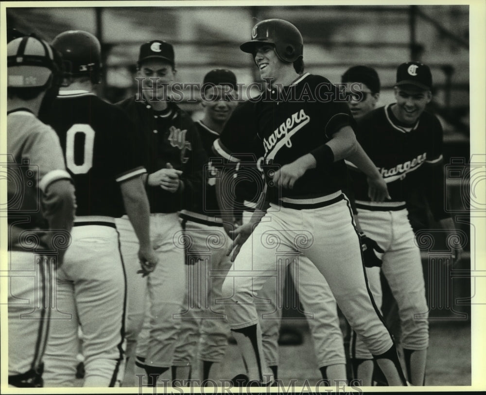 1988 Press Photo Scott Richardson, Churchill Baseball Player with Teammates- Historic Images