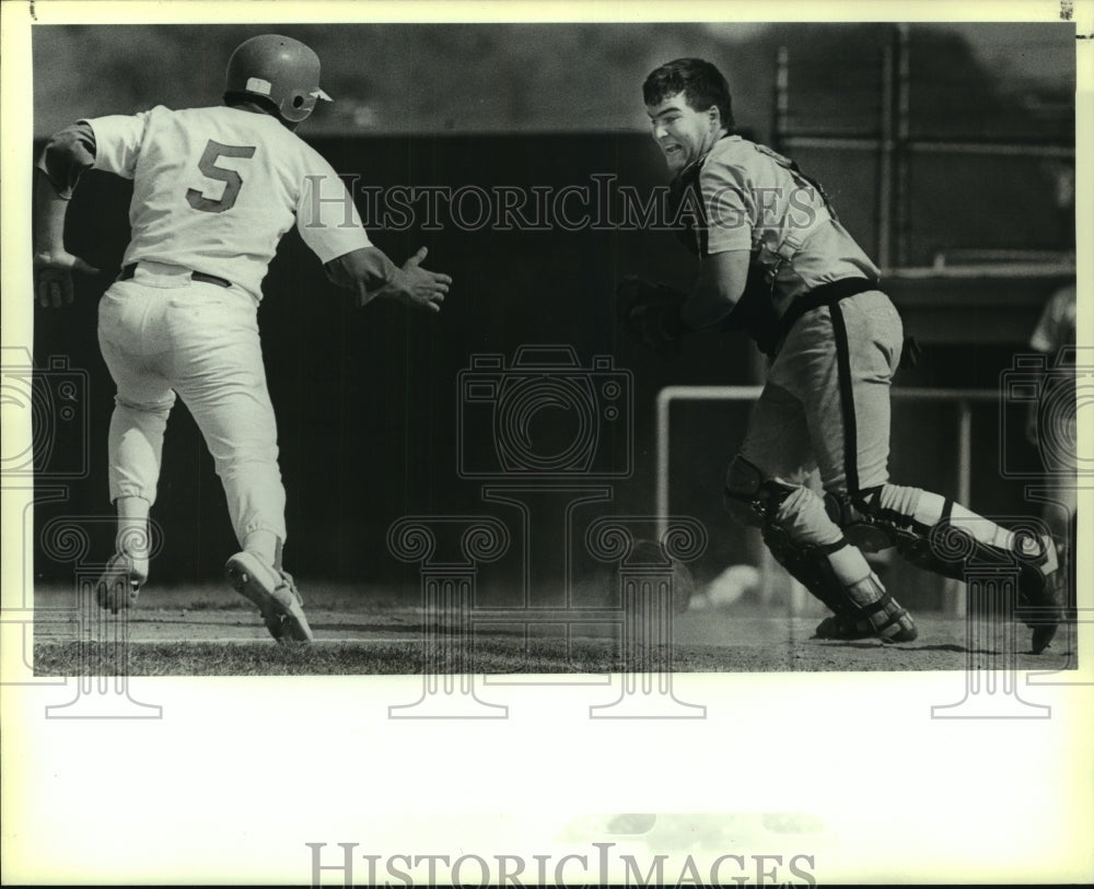 1988 Press Photo Eagle Pass and Clark High School Baseball Players at Game - Historic Images