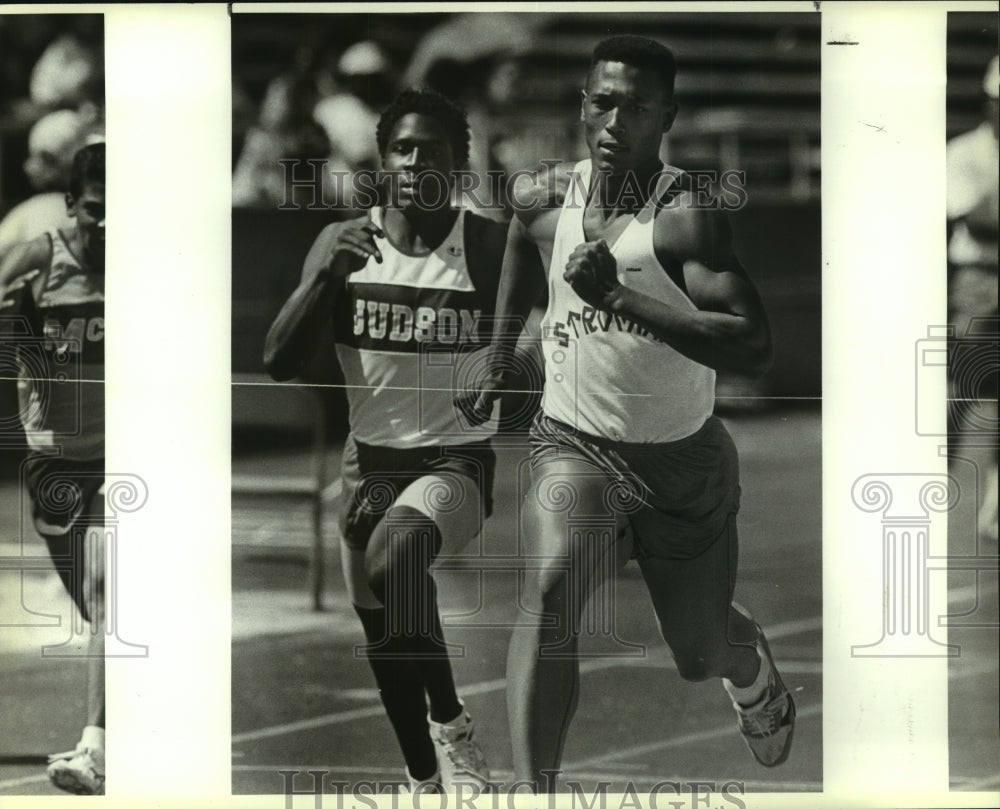 1989 Press Photo Judson and Victoria Strohman High School Track Runners at Race - Historic Images