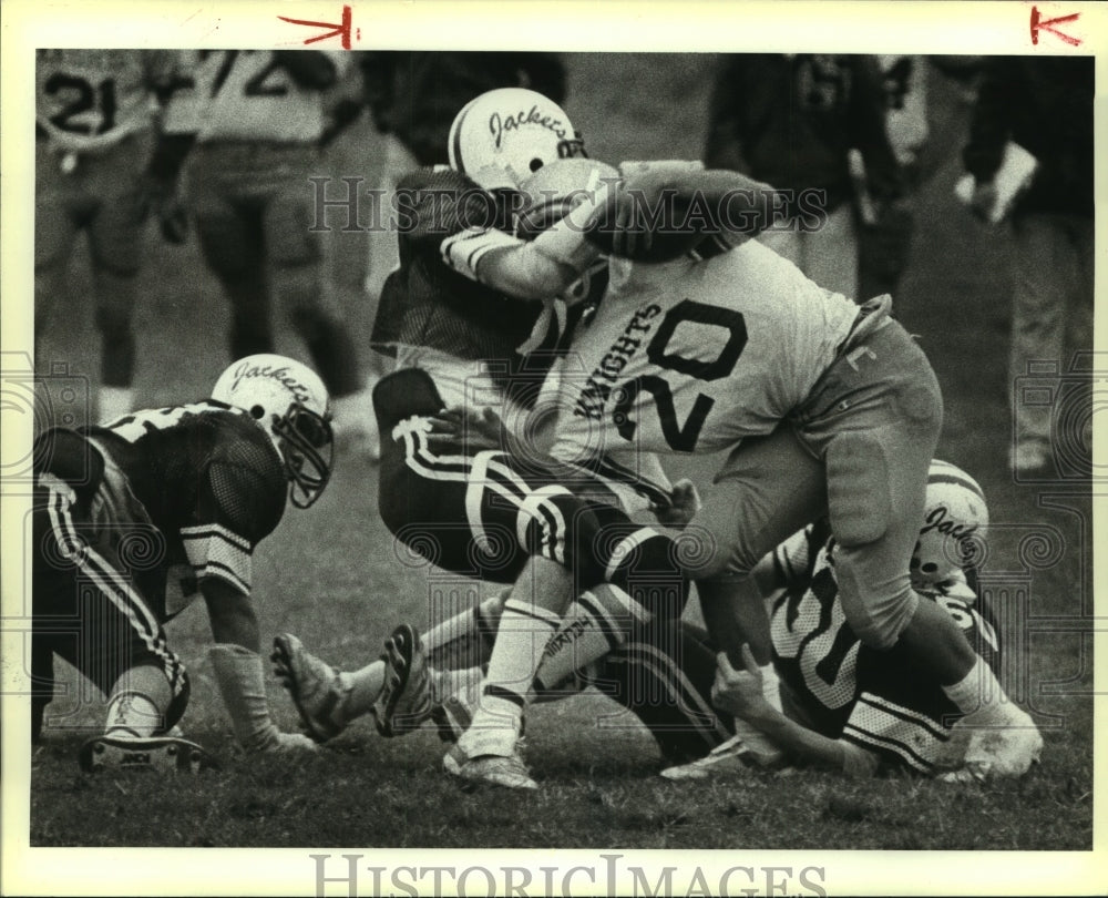 1984 Press Photo Holy Cross and St. Anthony High School Football Players at Game - Historic Images