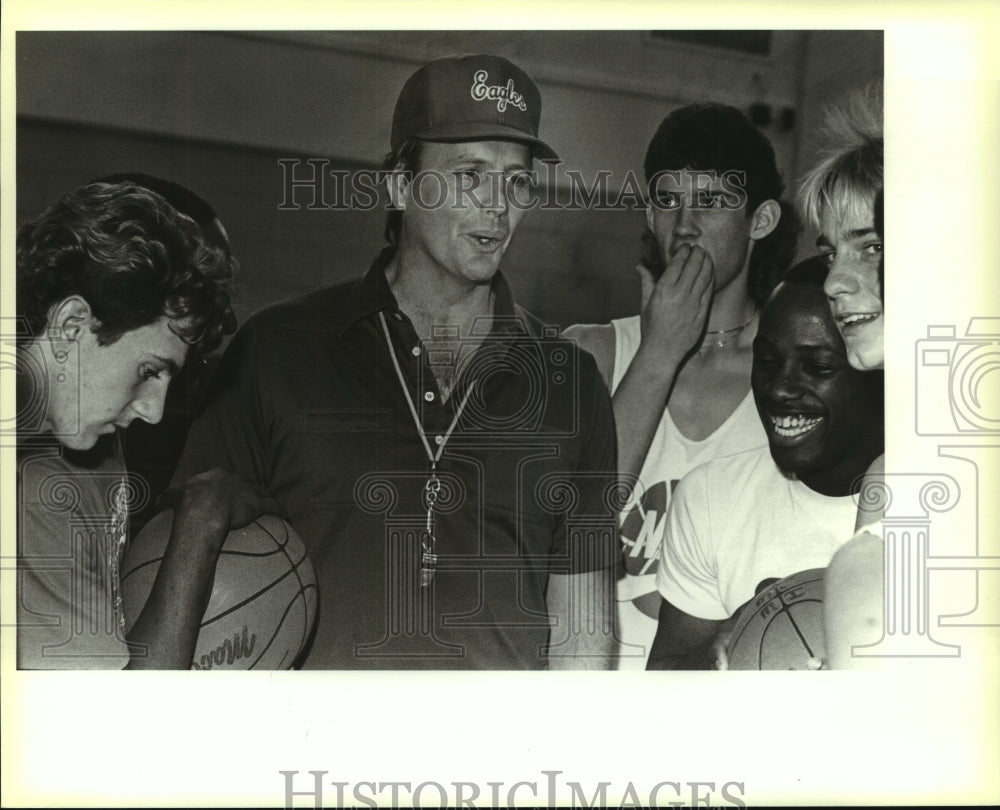 Press Photo Charles Rice, Lackland High School Basketball Coach with Players - Historic Images