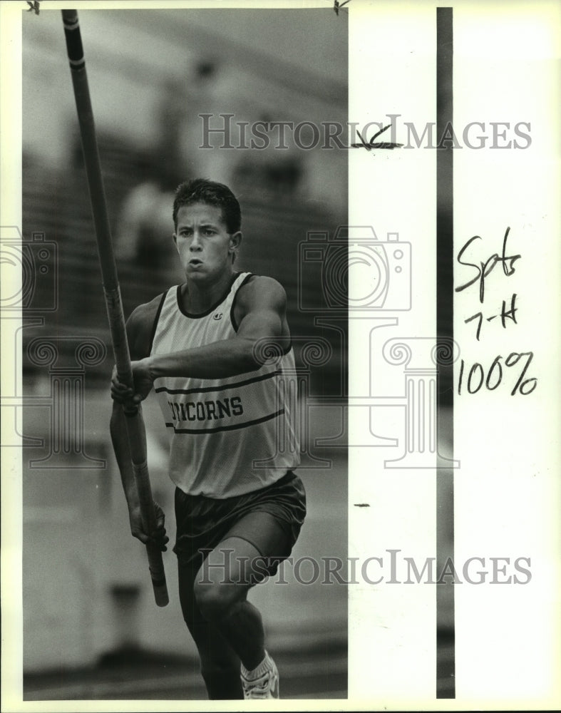 1989 Press Photo Cory Rauch, New Braunfels High School Track Pole Vaulter - Historic Images