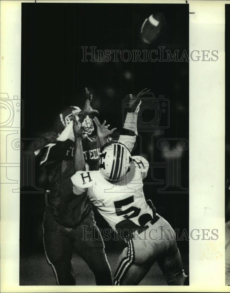 1985 Press Photo Fox Tech and Highlands High School Football Players at Game - Historic Images