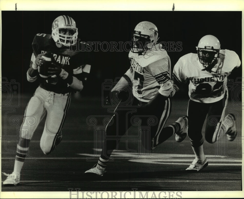 1984 Press Photo Mark Valero, Burbank High School Football Quarterback at Game - Historic Images