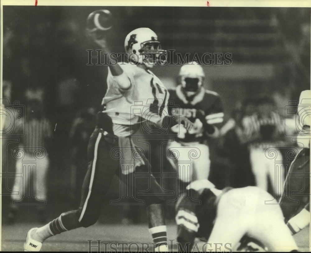 1983 Press Photo John Paul Cantu, Edinburg High School Football Player at Game - Historic Images