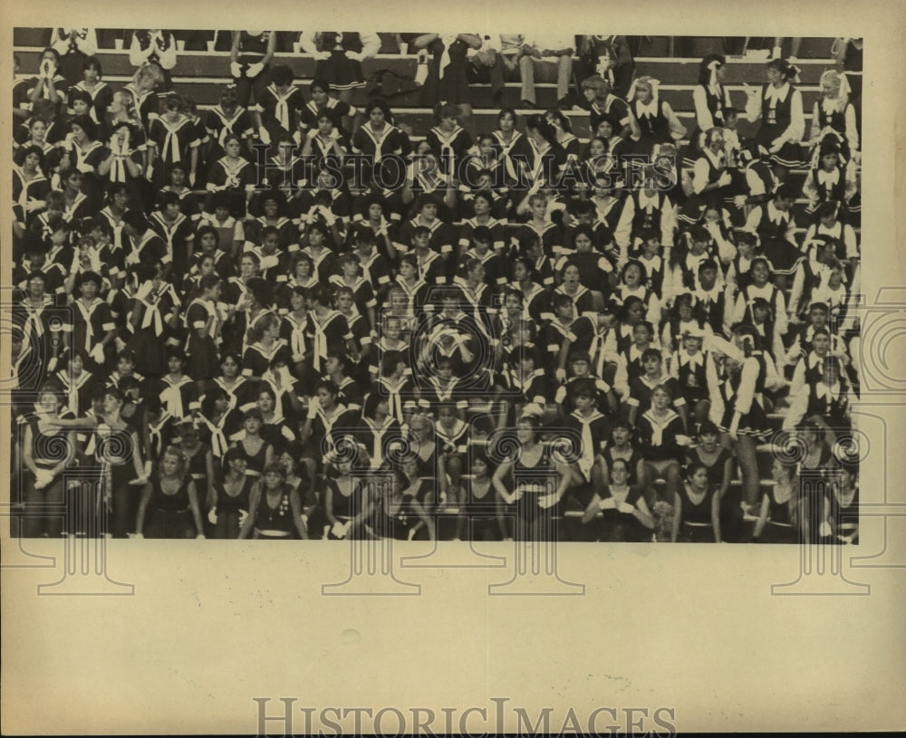 1982 Press Photo Holmes High School Football Cheering Section in Stands - Historic Images
