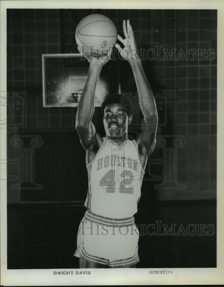 Press Photo Dwight Davis, Houston Basketball Player - sas08515 - Historic Images