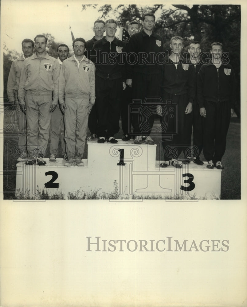 Press Photo Jack Davis and Others on Winners Stands - sas08519- Historic Images