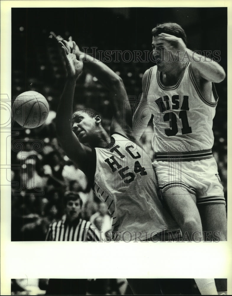 1987 Press Photo Texas-San Antonio plays HTC in college basketball - sas08542- Historic Images