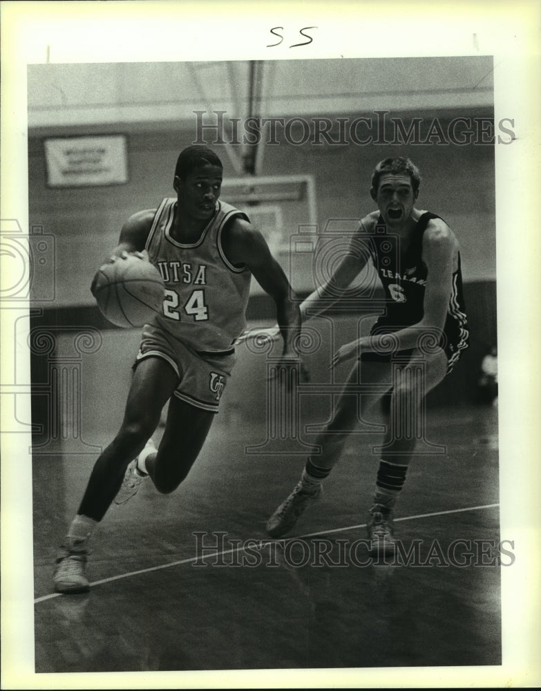 1987 Press Photo Texas-San Antonio plays exhibition basketball vs. New Zealand- Historic Images