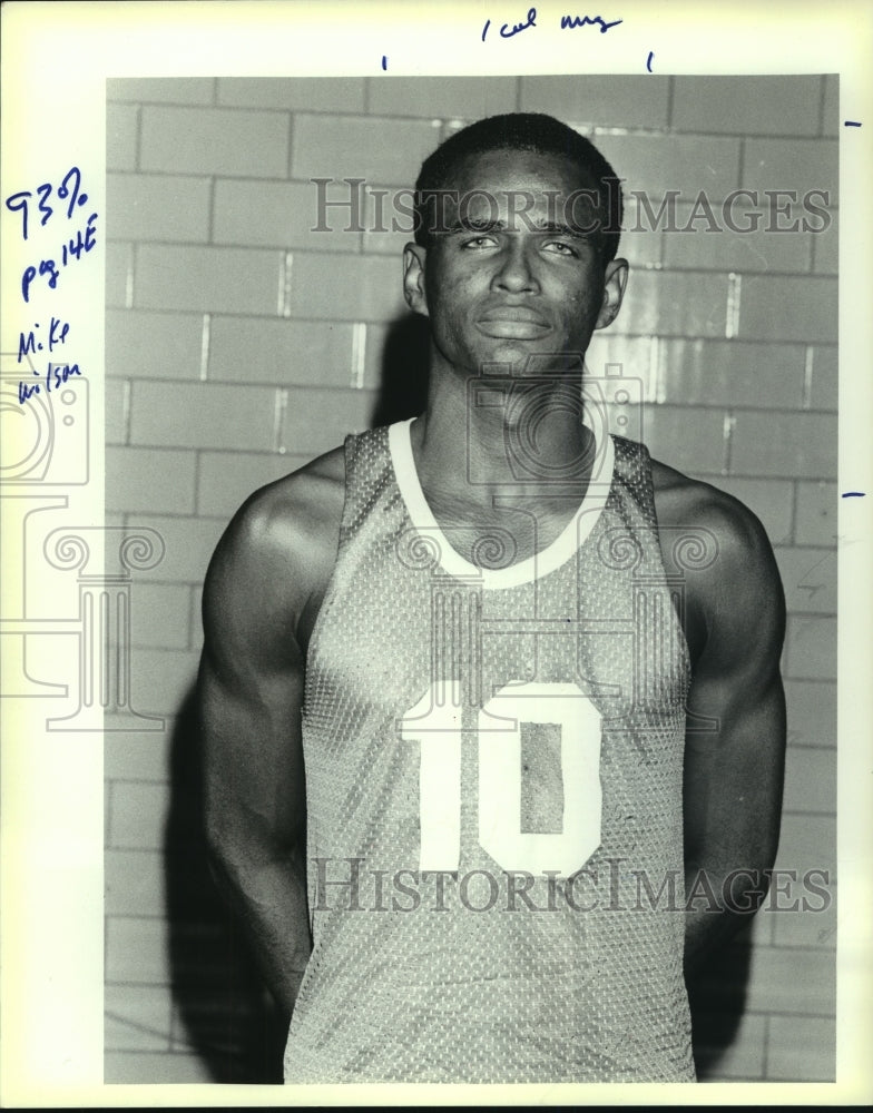 1987 Press Photo Mike Wilson, Incarnate Word College Basketball Player - Historic Images