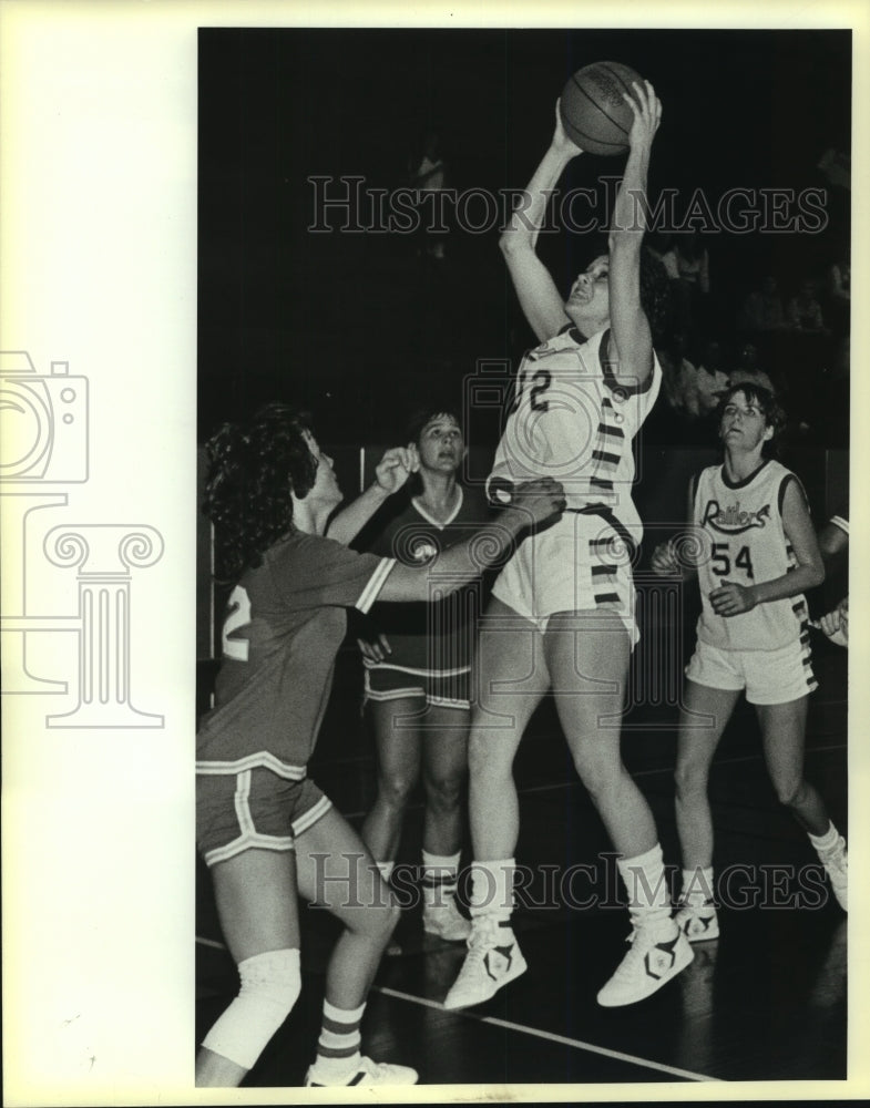 1984 Press Photo Jamie Rich, Saint Mary&#39;s College Women&#39;s Basketball Player - Historic Images