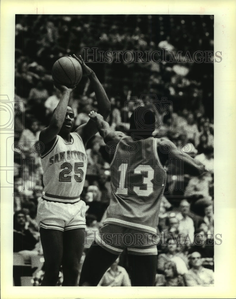 1983 Press Photo Alden Wren, San Antonio College Basketball Player at Game - Historic Images