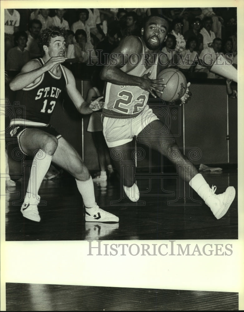 1983 Press Photo College Basketball Players Brayde McClure and Jai Mahone - Historic Images