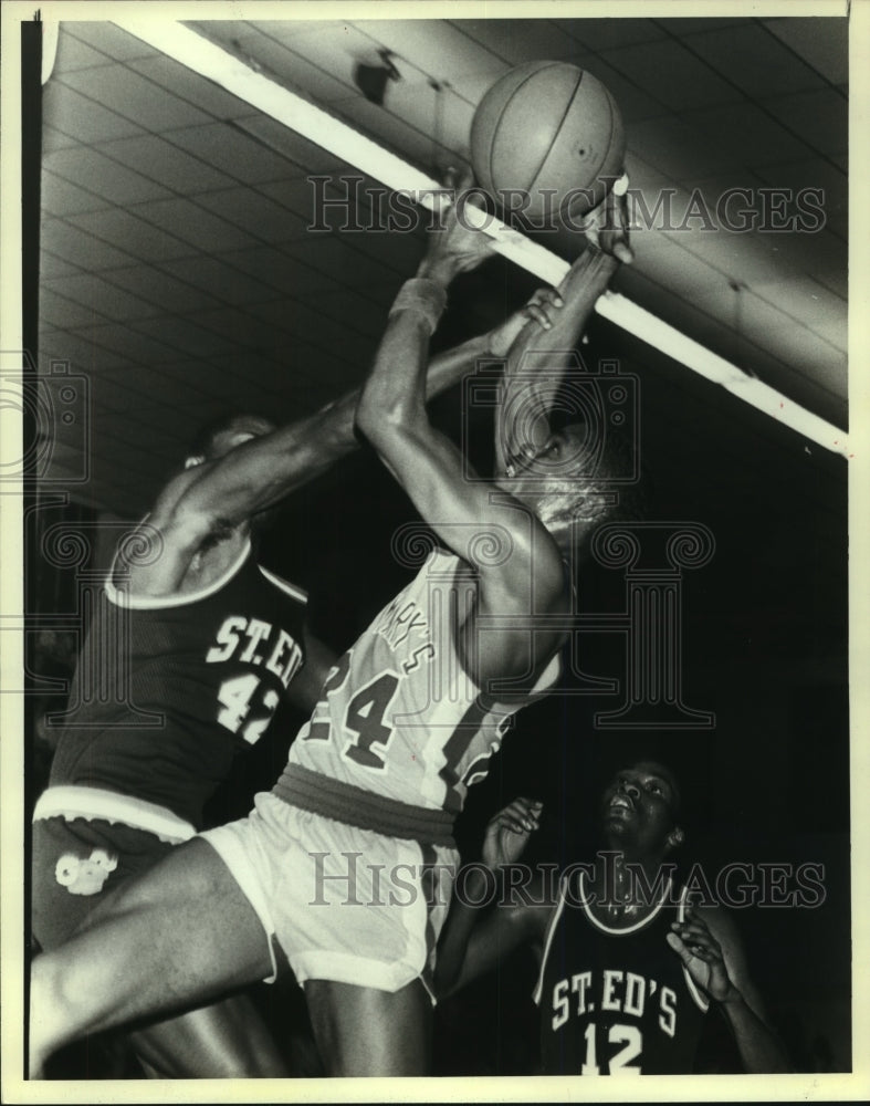 1983 Press Photo Melvin Roseboro, Saint Mary&#39;s College Basketball Player at Game - Historic Images