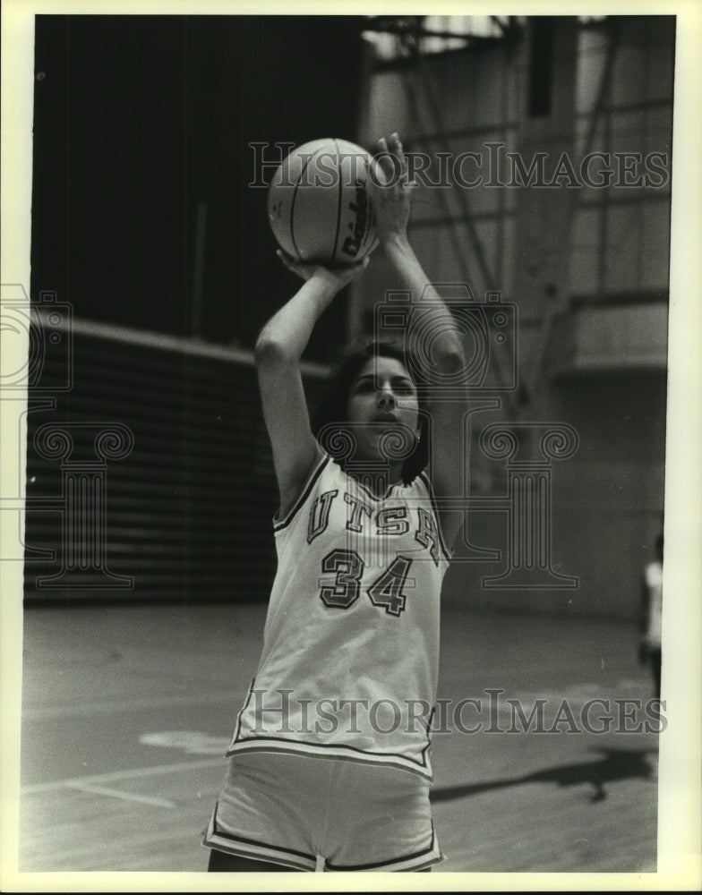 1984 Press Photo Denise Aguirre University of Texas San Antonio Basketball Team - Historic Images