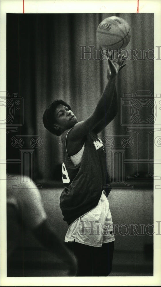 1992 Press Photo Nater Dunn, Marion High School Basketball Player at Practice - Historic Images