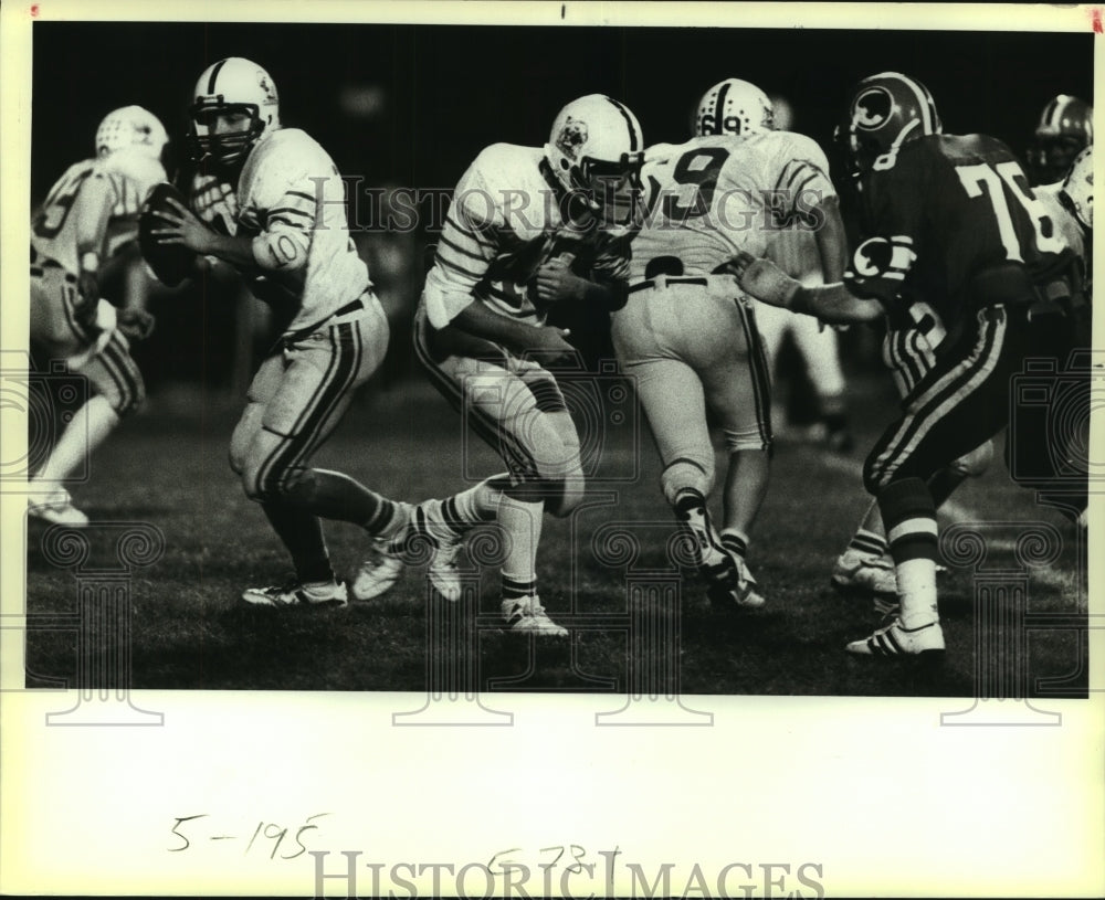 1984 Press Photo Samuel Clemens High School Football Players at West Campus Game - Historic Images