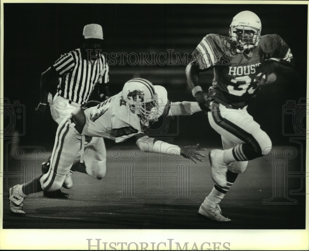1985 Press Photo Burbank and Sam Houston High School Football Players at Game - Historic Images