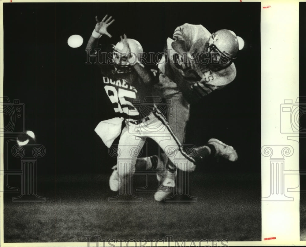 1985 Press Photo Kennedy and Holmes High School Football Players at Game - Historic Images