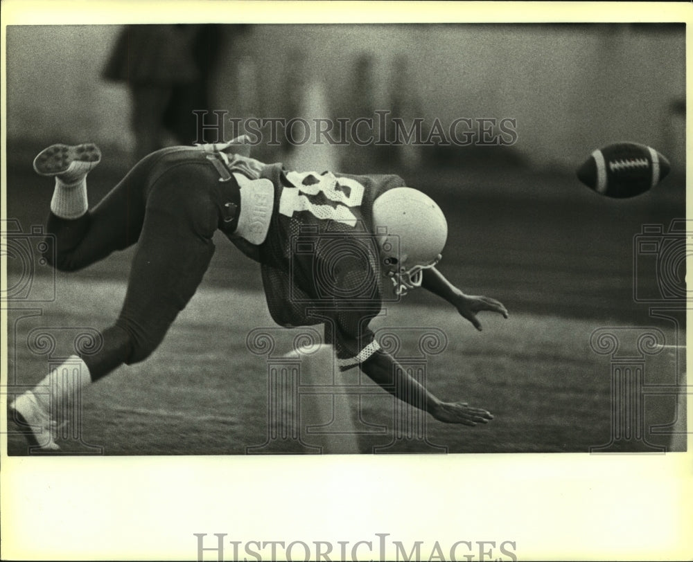 1983 Press Photo Mike Perez Jay High School Football Player at Northside Stadium - Historic Images