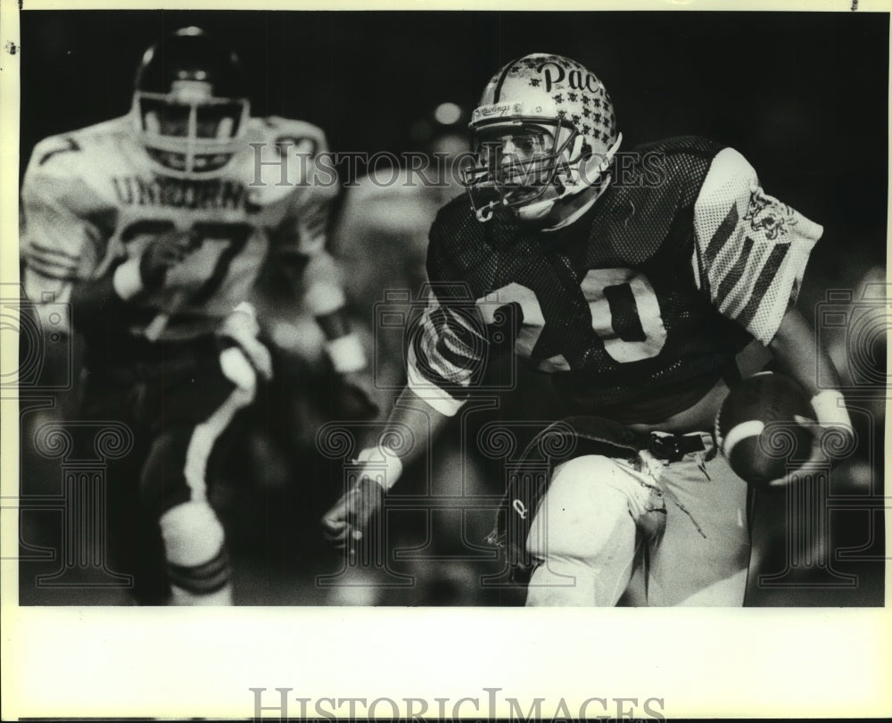 1985 Press Photo Johnny Enriquez, Uvalde High School Football Player at Game- Historic Images