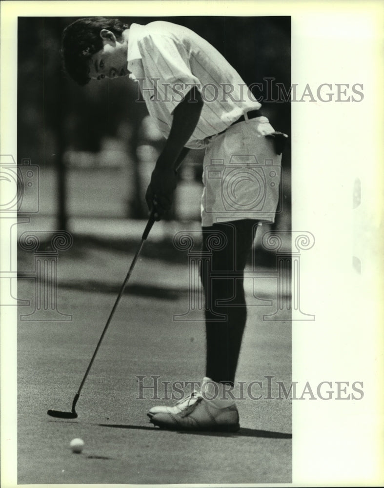 1988 Press Photo Frank Cano at Brackenridge Golf Course City Junior Championship - Historic Images