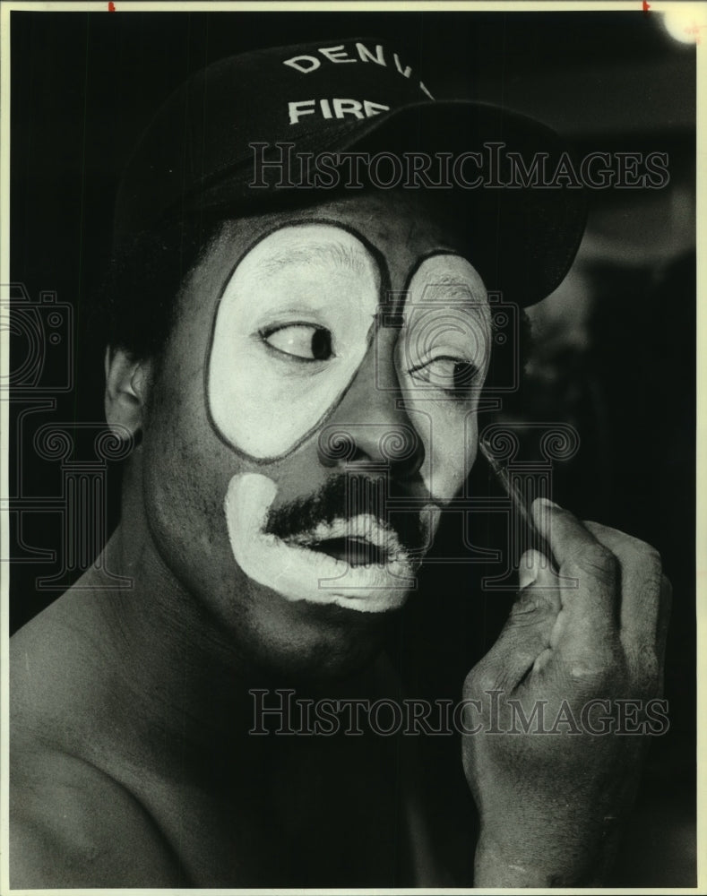 1986 Press Photo Leon Coffee, Rodeo Clown at San Antonio Stock Show and Rodeo- Historic Images