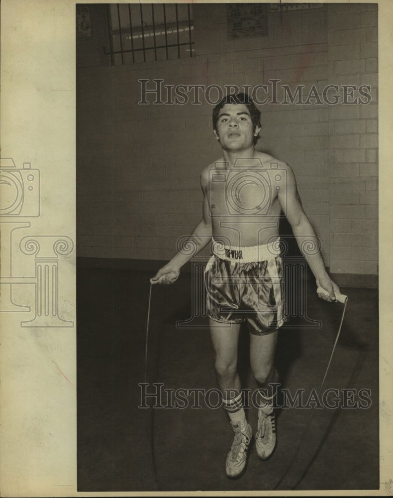 1982 Press Photo Mike Ayala, Boxer at San Fernando Gym - sas08938- Historic Images