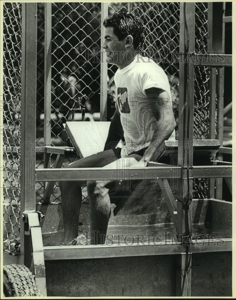 1985 Press Photo Boxer Mike Ayala at McAllister Park Sun Fun Games Dunk Booth- Historic Images