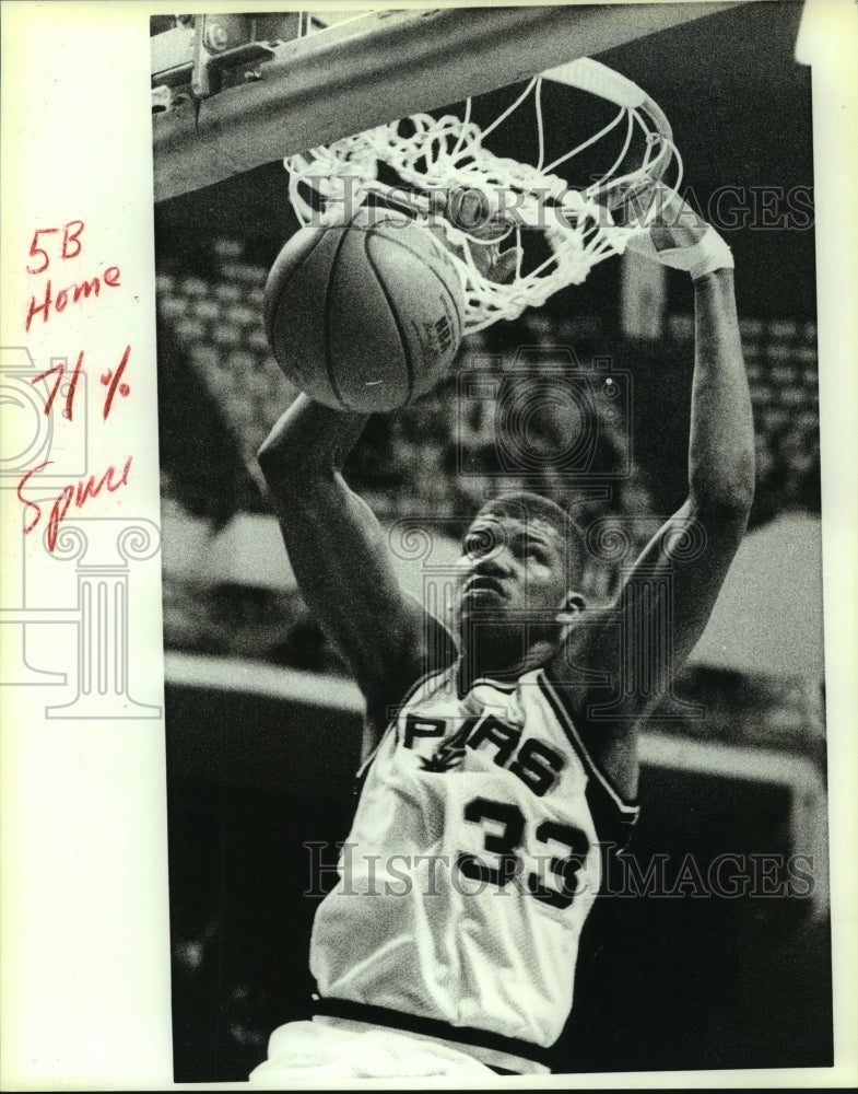1989 Press Photo Greg Anderson, San Antonio Spurs Basketball Player Dunks Ball - Historic Images