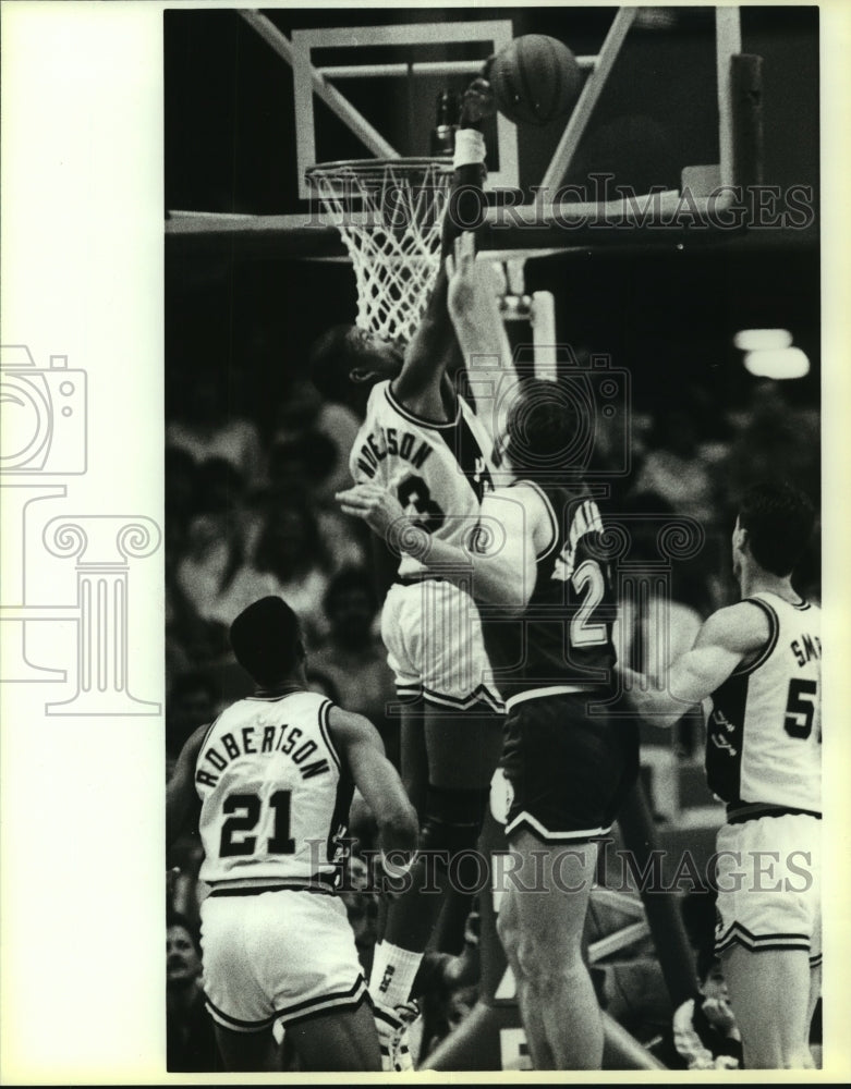 1989 Press Photo Greg Anderson, San Antonio Spurs Basketball Player at Game- Historic Images