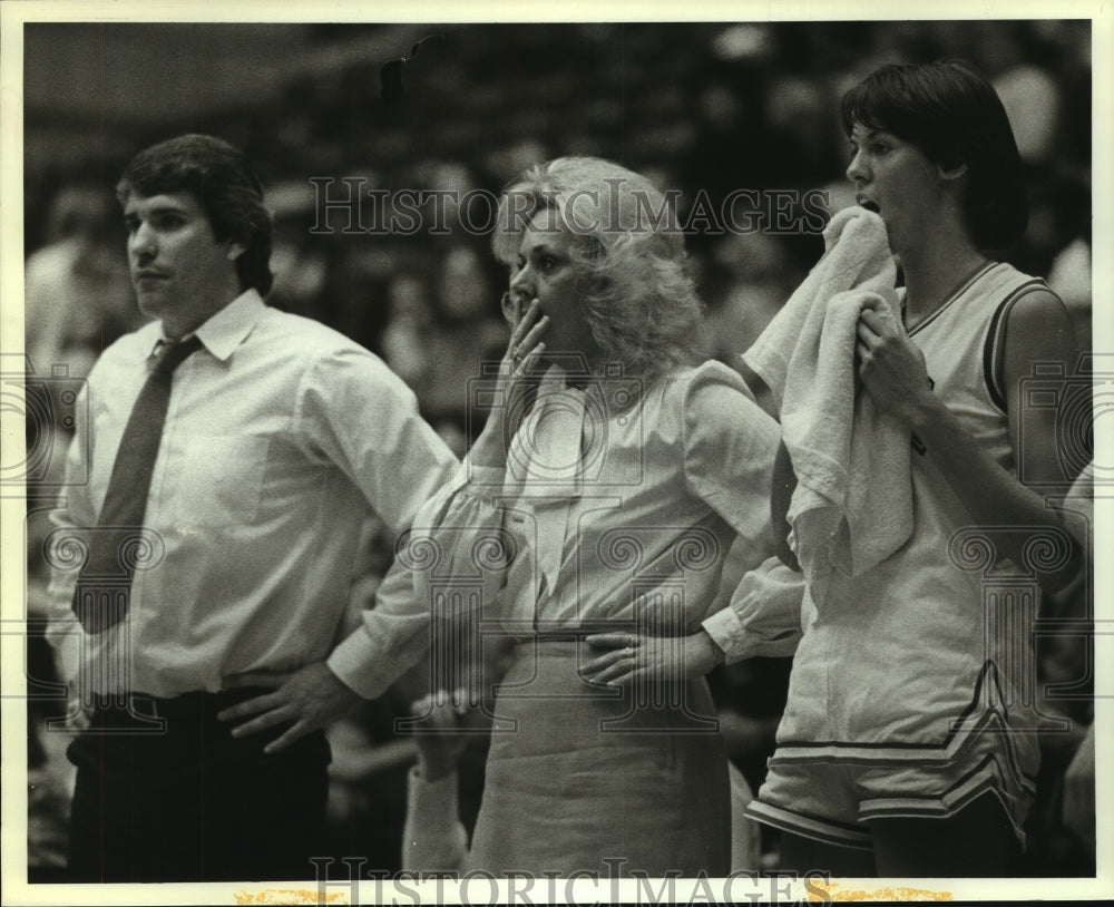1983 Press Photo Ginny DeHaven, Basketball Coach with Mike Floyd and Player - Historic Images