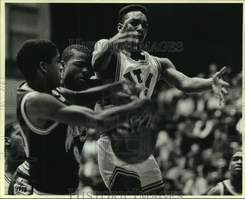 1987 Press Photo San Antonio and Arlington College Basketball Players at Game - Historic Images